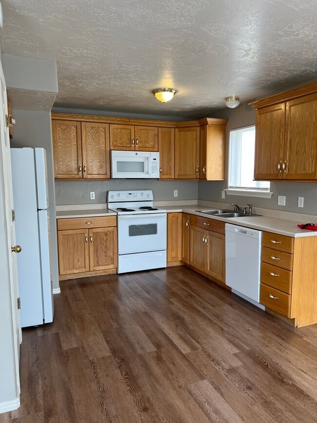 Photo - BEAUTIFUL 2 Bed 1 bath Continental condo w...