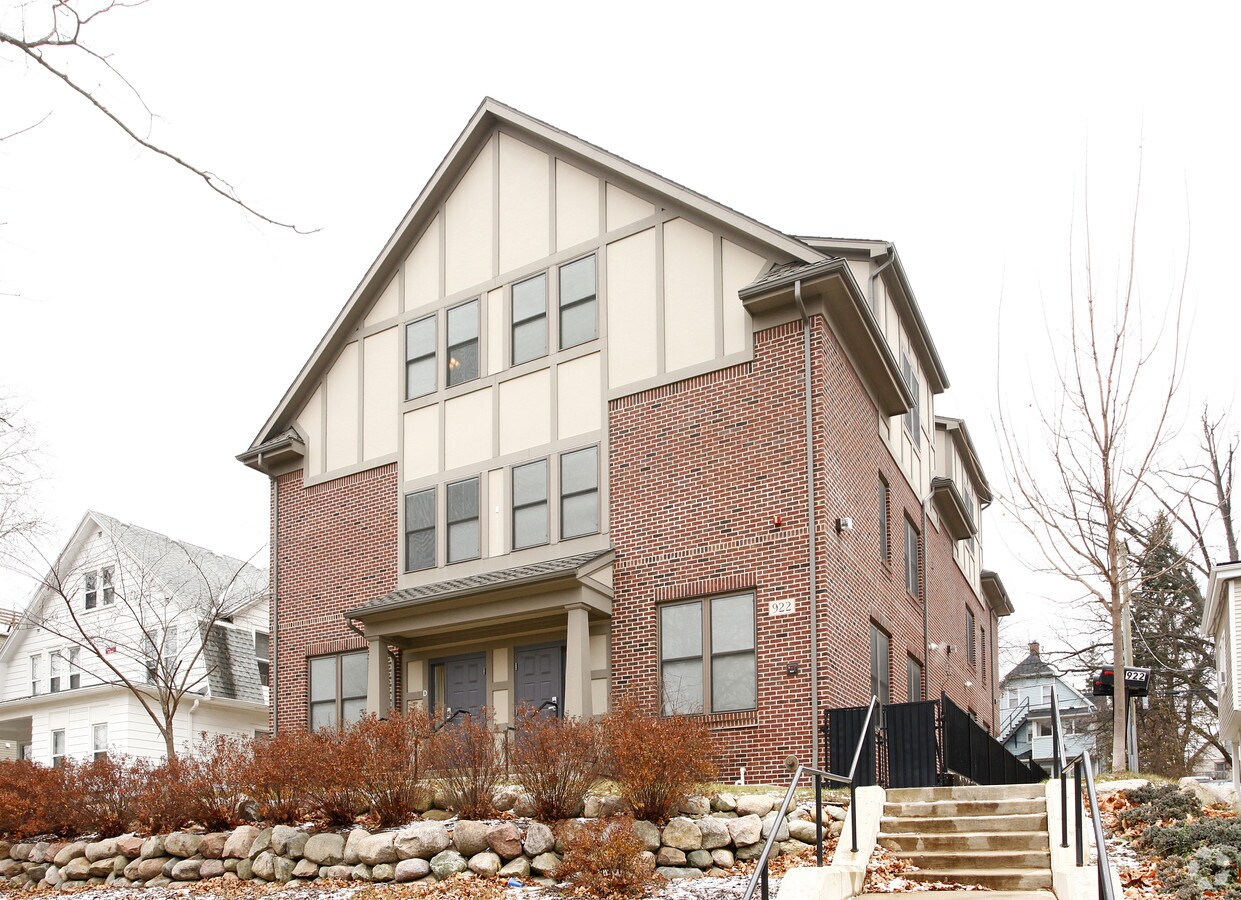 Photo - 922 Church St