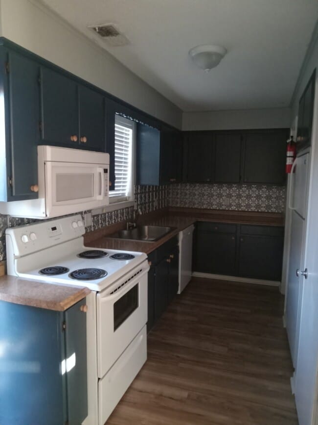 Photo - Pirate Cove Apartments 23-30