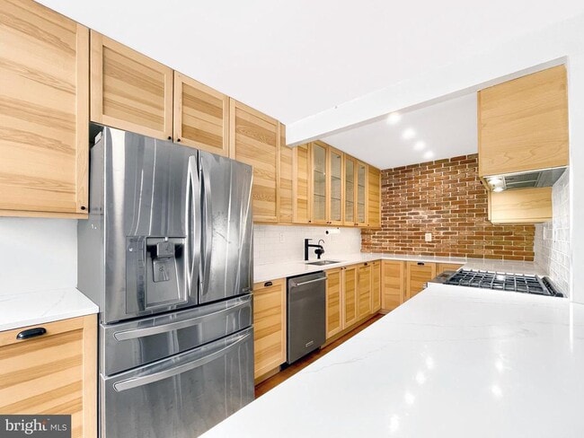 Building Photo - 2725 39th St NW Unit 209