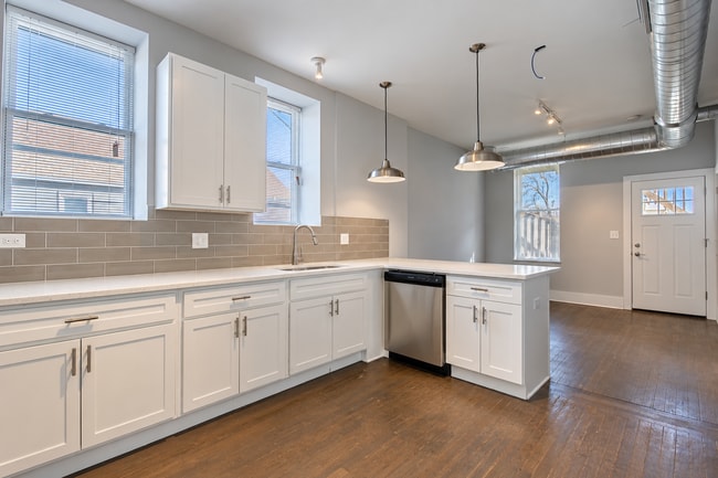 2117 W 18th St Unit 2R