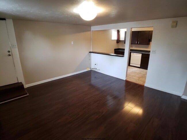 Photo - 4288 Hooker St