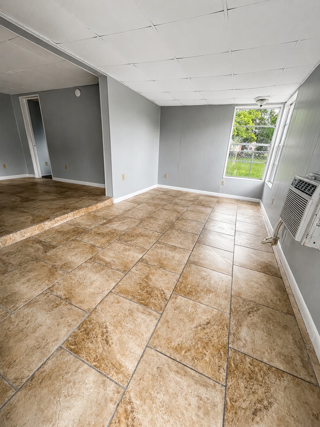 Photo - Cute 2BR/2BA HUGE ENCLOSED PORCH, Next to Stewart Middle, Tile Floors!