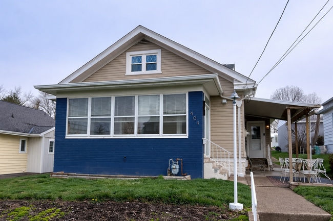Photo - Spacious Single-Family Home w/Sunroom partially finished basment| Pet Friendly | Shaler