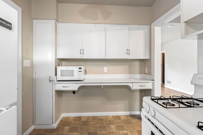 Photo - 915 W 9th St