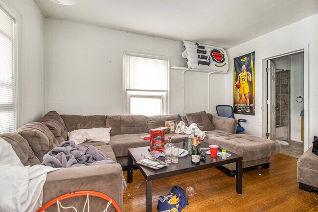 Photo - 927 S Division St