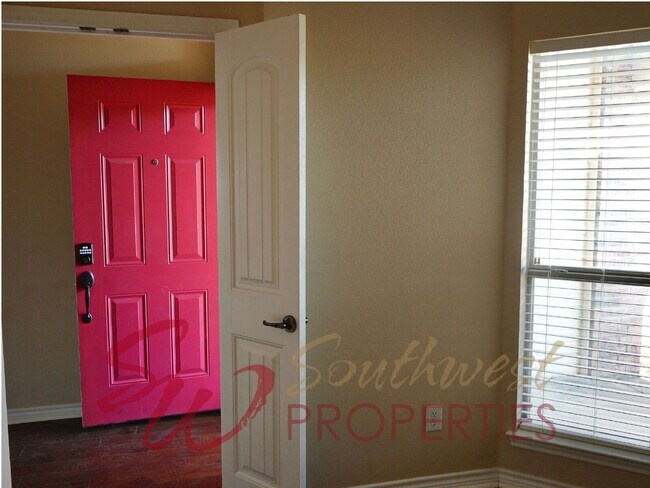 Photo - Charming 3 bed, 2 bath rental home with office!