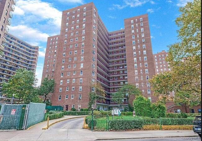 Building Photo - 98-20 62nd Dr Unit 14N