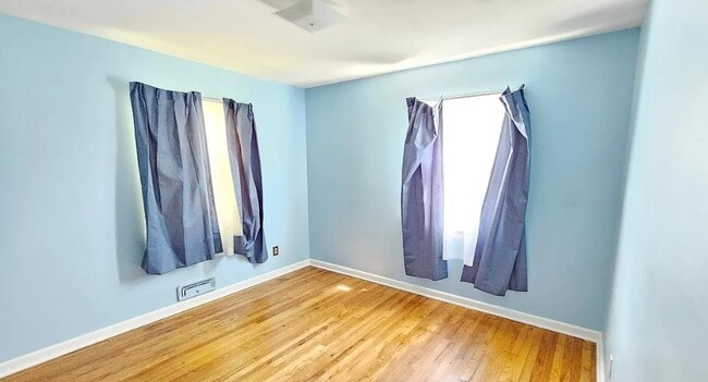 Photo - 427 Valentine St