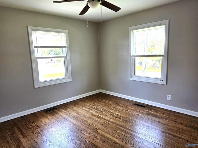 Photo - 507 Redbud Dr NW