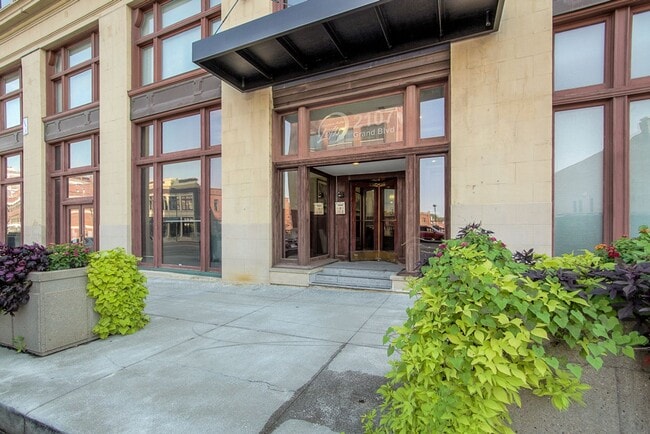 Photo - One Bedroom Unit in Wonderful Western Auto Lofts