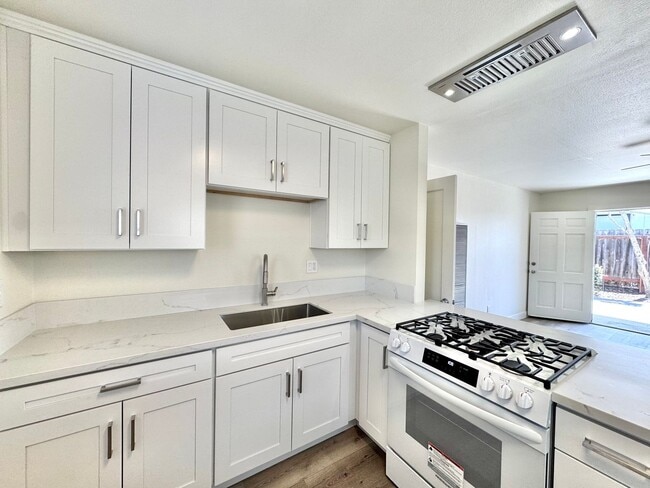 Photo - 662-668 Florence Street Unit 662