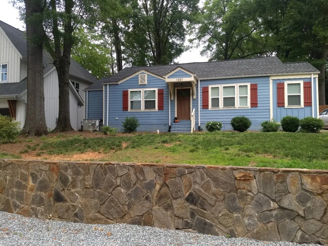 Photo - 1001 Lunsford Pl