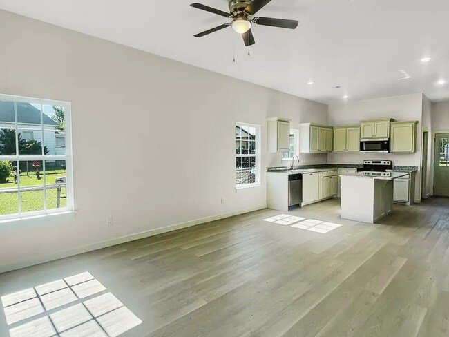 Photo - Bright & Stylish 3-Bed, 2-Bath Duplex in L...