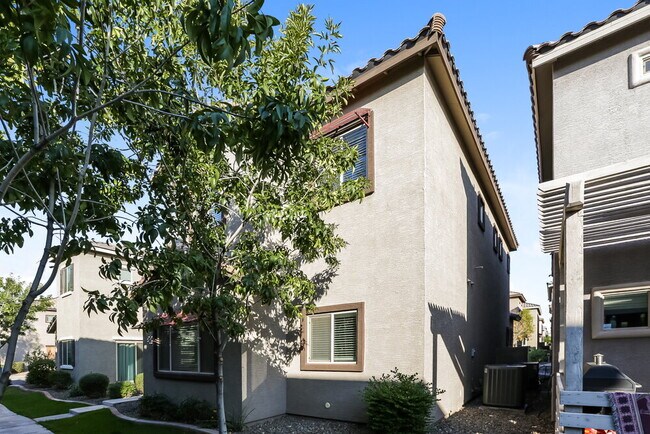 Photo - 1829 W Minton St