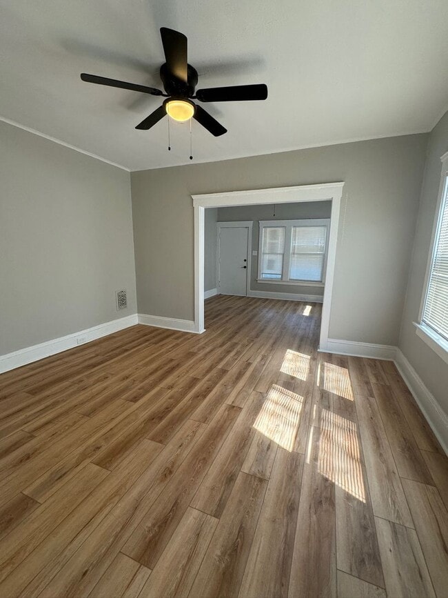 Photo - 1462 E 175th St Unidad DOWN