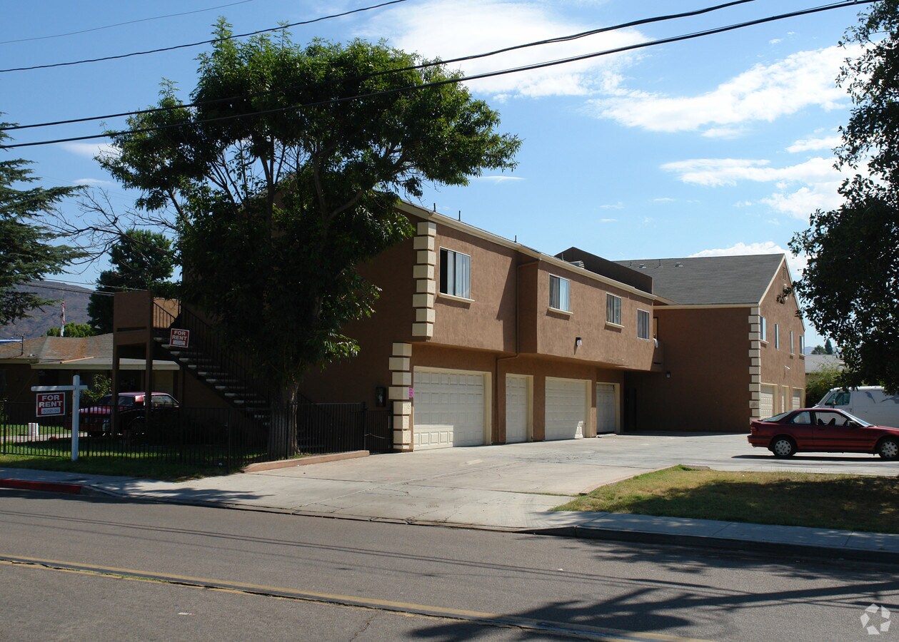 Photo - 1261 Victor St Apartments