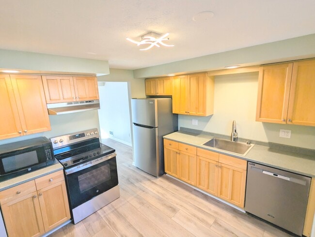 Building Photo - 9 Willowick Dr Rental
