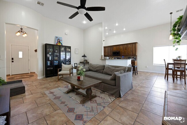 Building Photo - Spacious 4BR House in Las Cruces