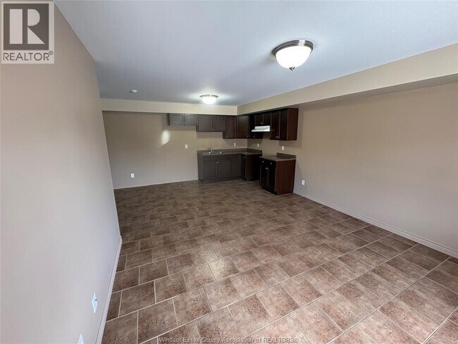 Photo - 448 Simcoe St Unit 103