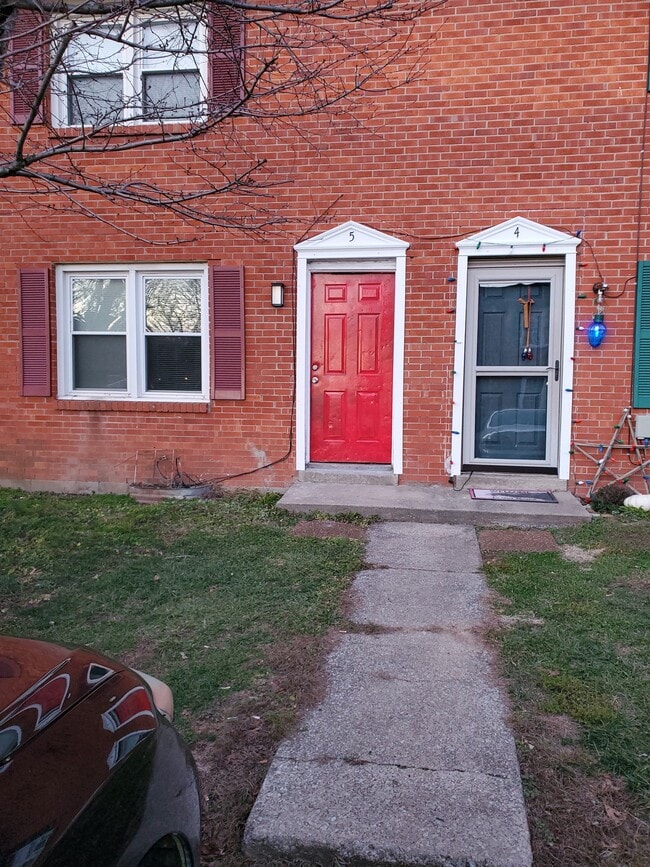 Building Photo - 305 Lake St Rental