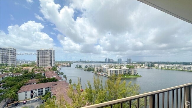 Building Photo - 18151 NE 31st Ct Unit 1603 Rental