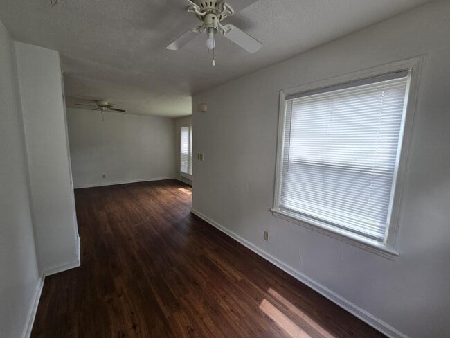 Photo - 2553 Greenvale Rd