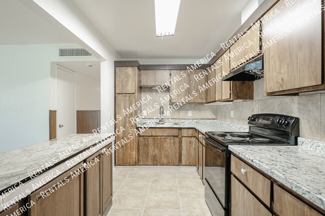 Building Photo - 410 N Ironwood