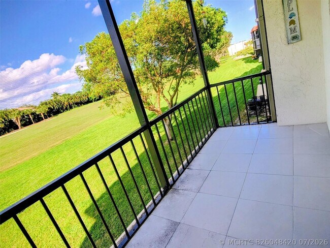 9411 N Hollybrook Lake Dr Unidad 209