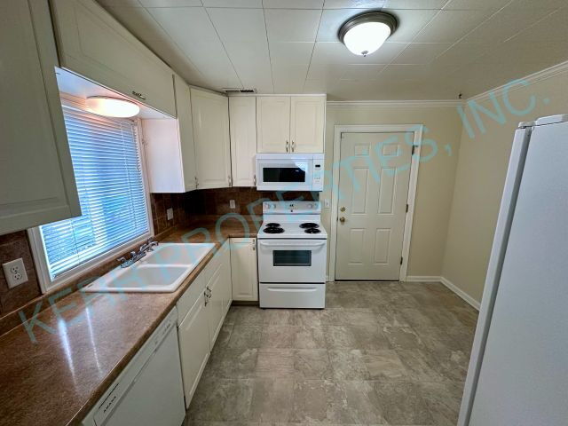 Photo - 14530 SE Main St Unit A