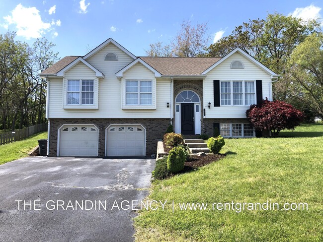 Photo - 1811 Meadows Ct