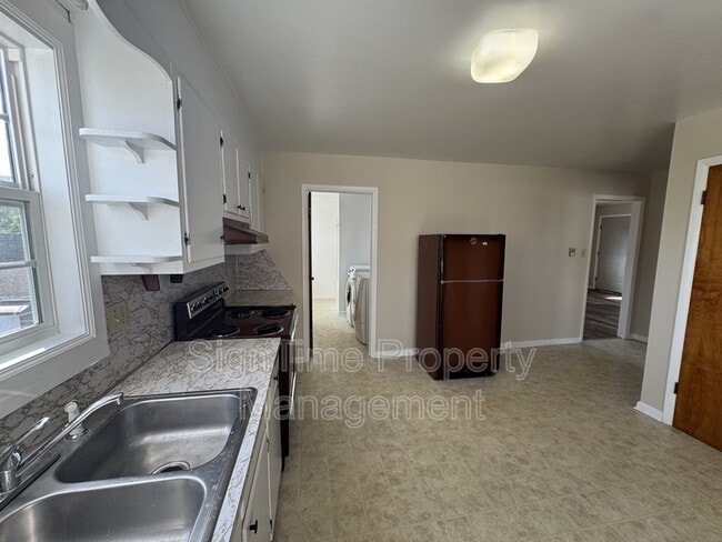 Photo - 10 N Main St