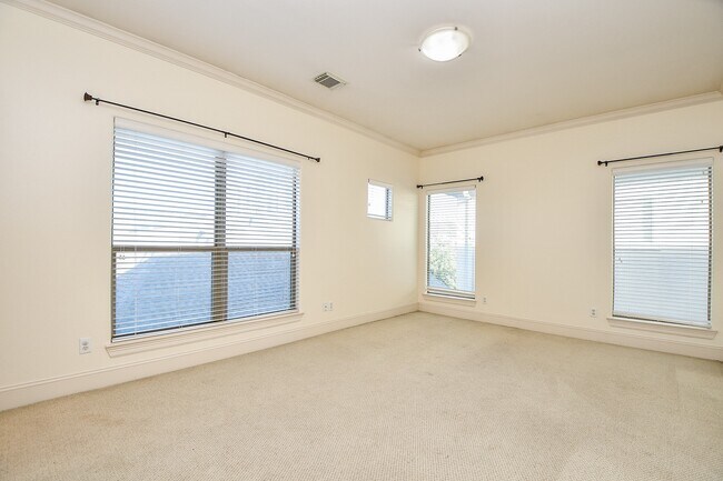 Photo - 6818 Staffordshire Blvd