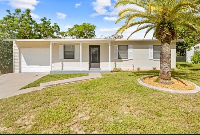 Building Photo - Updated 2 bedroom 1 bath with a Bonus Room Rental