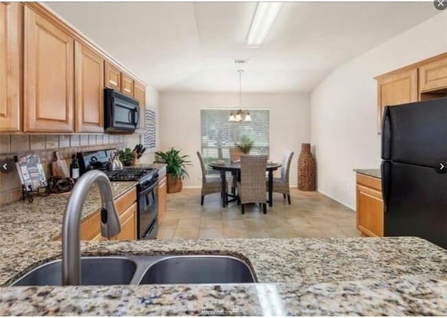 Photo - 912 Whitewing Ln