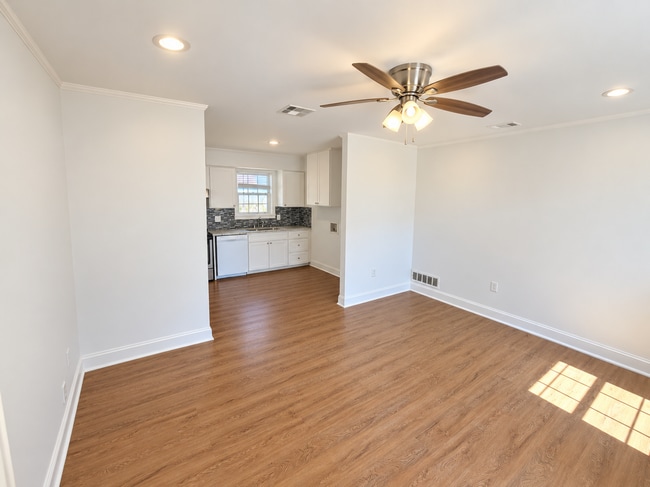 Photo - 800 Circle Dr