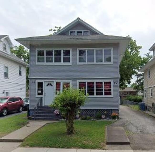 Building Photo - Kron Street, Double Unit Lower