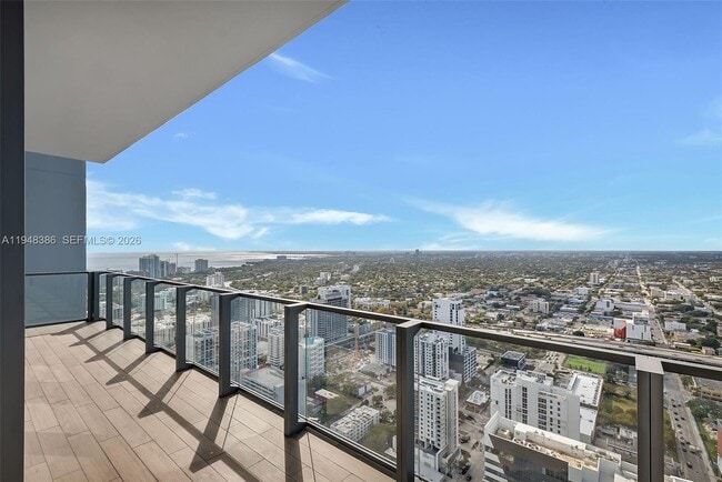 Building Photo - 88 SW 7th St Unit 4110