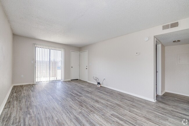 Hickory Grove Apartments