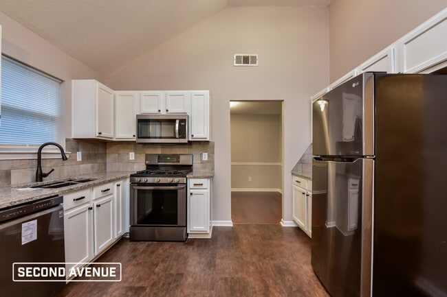 Photo - 3893 Arabian Way SW