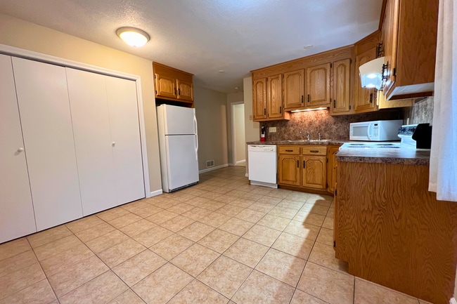 Photo - 113 Saybrook Rd Apartments Unit 1b
