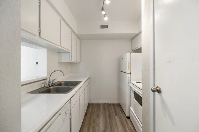 Building Photo - 11715 S Glen Dr