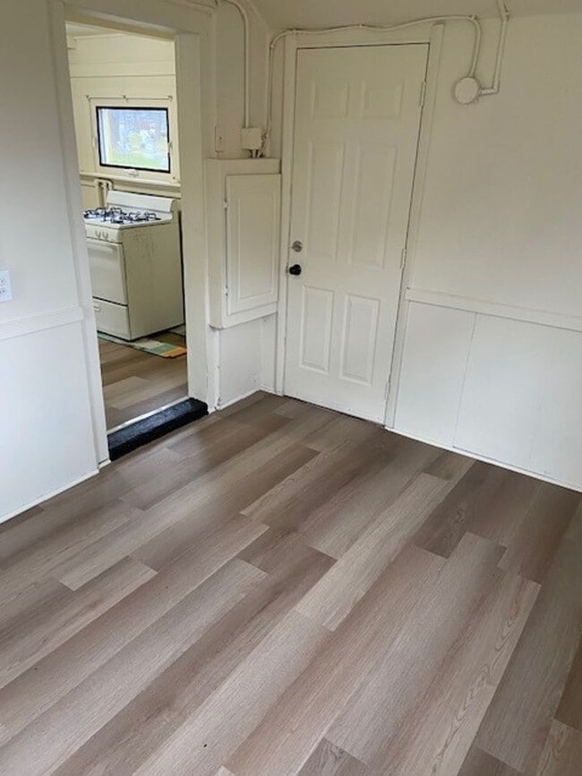 1 Bed 1 Bath Duplex 1515 Pine St Muskegon Townhome Townhome Rental in Muskegon MI