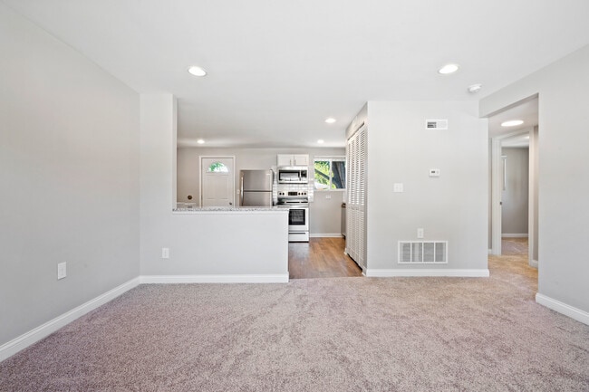 Photo - 135 Walnut St Unit D