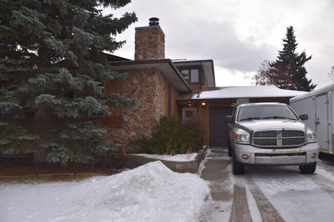 Photo - 9813-9875 75 Ave