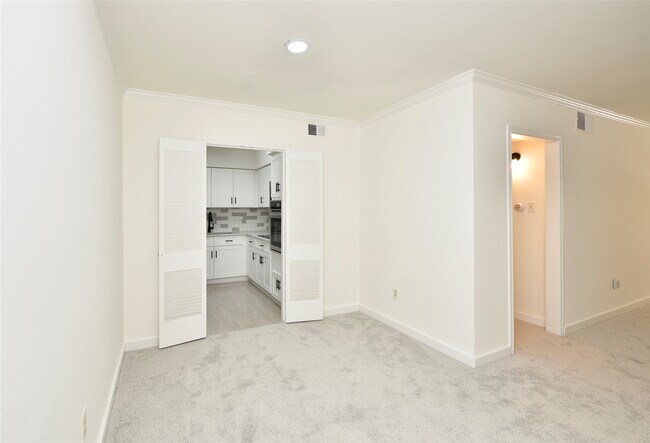 Photo - 2600 Bellefontaine Unit A21