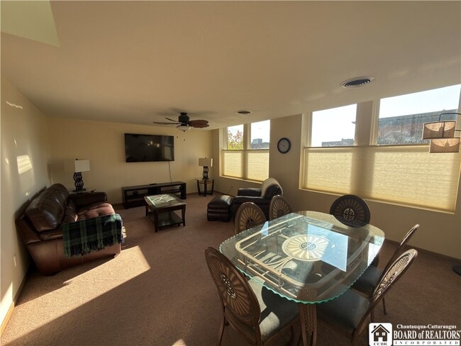 Photo - 100-104 E 3rd St