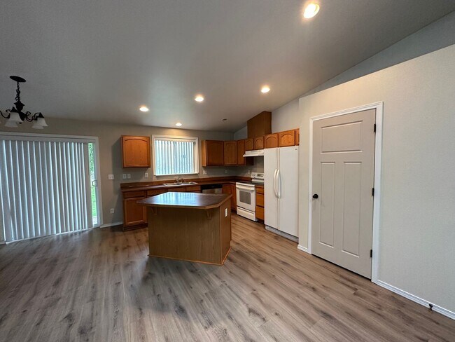 Photo - 4284 Sweet Rd