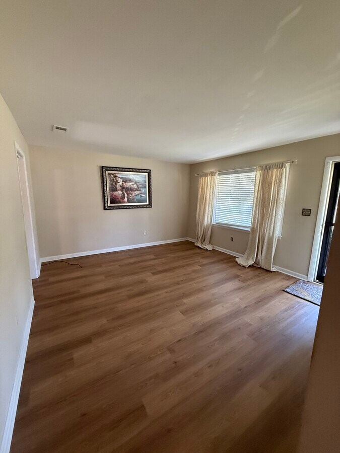 Photo - 2524 Kensington Dr W