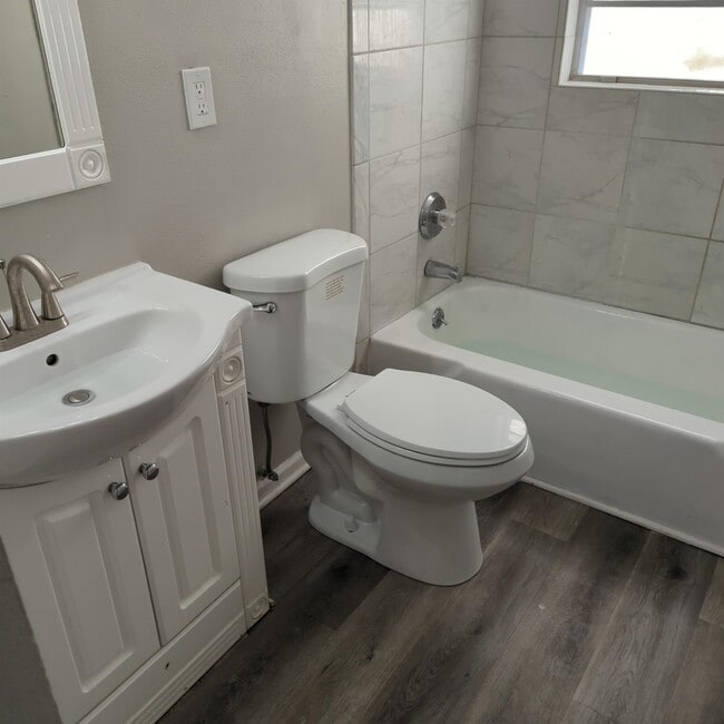 Photo - 6205 N Devonshire Dr